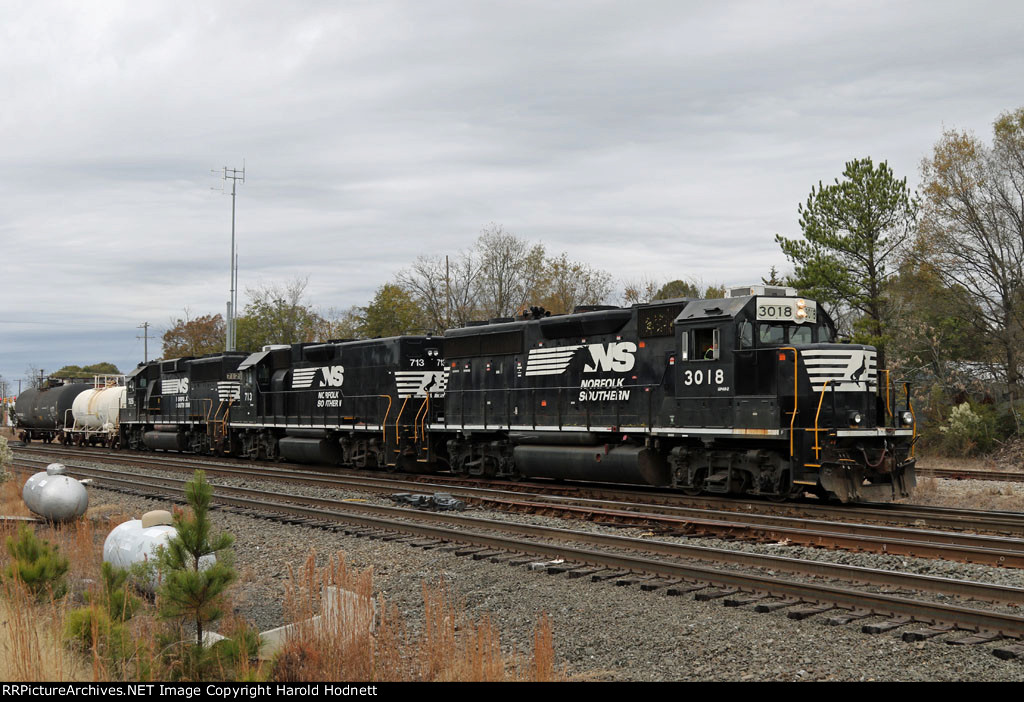NS 3018 leads the Durham yard job today